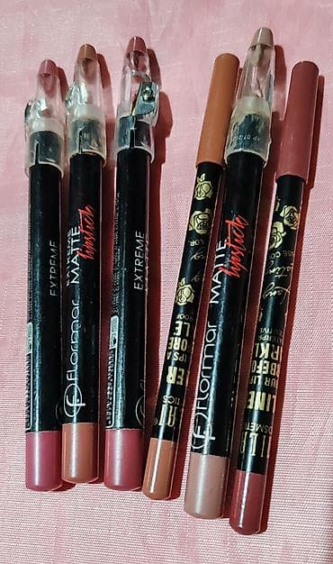 crop top h: Set kozmetike za usne i obrve – više komada Sadržaj: - Tečni ruževi i — 4