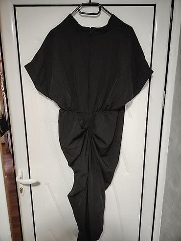 terranova haljina: Crna asimetrična haljina sa drapiranim čvorom - Boja: crna - Kroj — 2