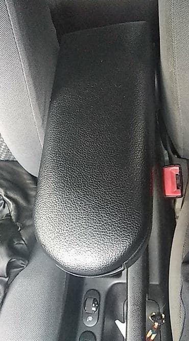 imt 533 na prodaju: Poklopac naslona za ruku VW GOLF 4 / BORA 98-05 NOVO! Kozni — 1