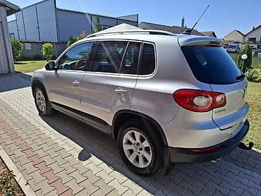 akumulator za tiguana: Volkswagen Tiguan 2.0 TDI, kompaktni SUV u srebrnoj metalik boji, sa — 4