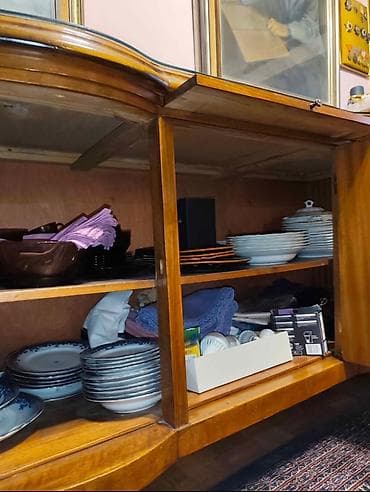 polovna komoda: Dimenzije 186х66 duzina, sirina 96 visina do ravne povrsine 118 — 5