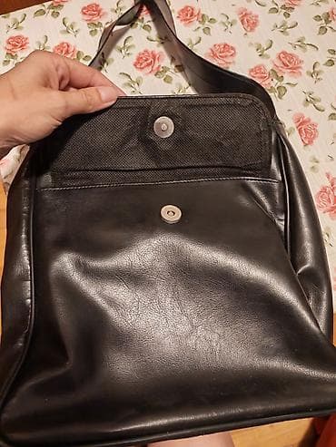 oriflame torbe: Crna torba preko ramena od kože . - Dimenzije približno: srednji do — 3