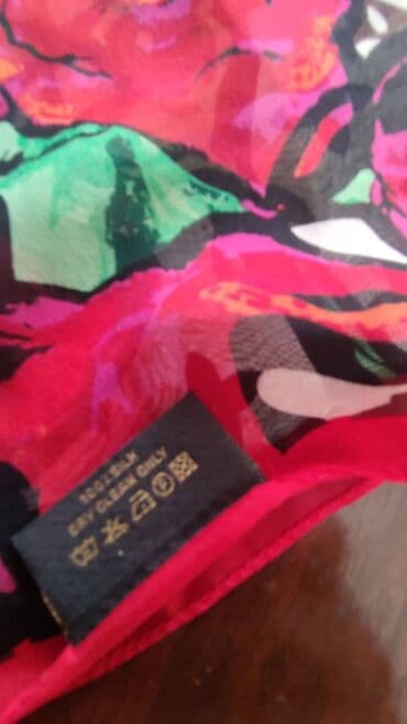 Louis Vuitton monogram roses ešarpa. Louis Vuitton monogram roses — 3