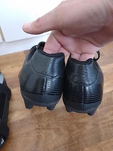 Sport i razonoda: Kopacke broj 42 i stitnici su u perfektnom stanju, doneseni su iz — 8