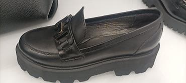 bele ravne cipele: Ženske mokasine – crne, platforma - Model: klasične mokasine sa — 2