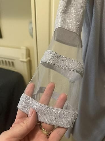 pull bear haljine: Elegantna, svečana haljina brenda Cupper u srebrno‑sivoj nijansi — 2