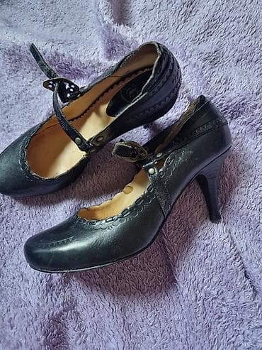 crne baletanke za folklor: Crne ženske salonke sa kaišićem preko rista (Mary Jane stil). - — 3