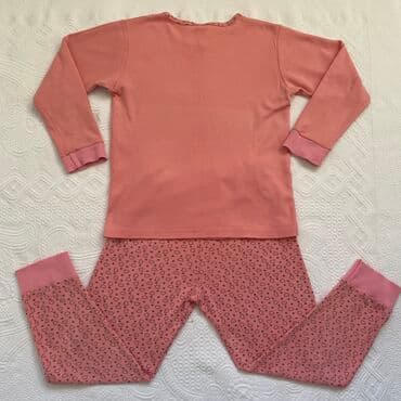 Bodiji i zeke za bebe: Pidzama za devojcice
Nosena,ali se moze jos nositi
Velicina 9 god — 3