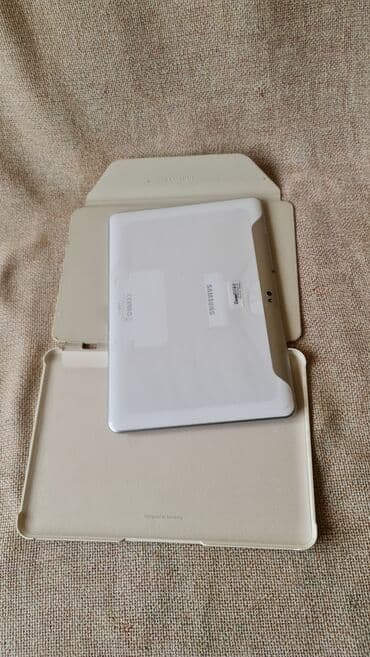 tablet: Tablet.samsung sa.maskom kao novsve radi 4000 dinara — 2