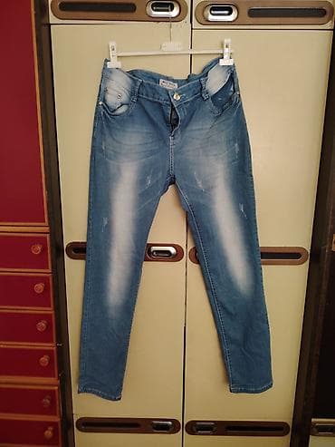 Ženske farmerke – plavi denim sa izbledelim efektom - Model