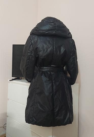 mona kaisevi: Ženska zimska jakna/kaput u crnoj boji - Model: puffer-parka sa — 4