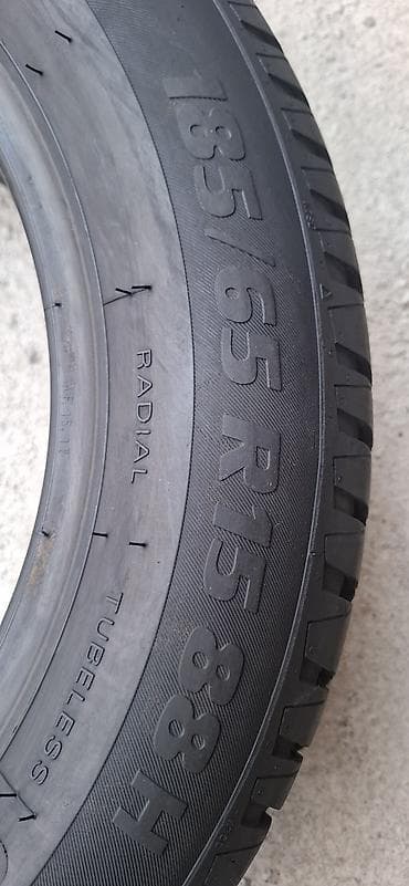 pragovi za auto: Prodajem 2kom polovne letnje auto gume dimenzije 185 65 R15 Riken — 3