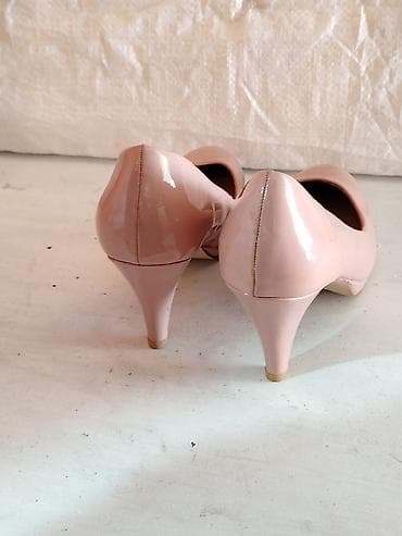 nakit novi sad: Elegantne lakovane puder-roze salonke FIORE (Matalan) Odlicno stanje — 2