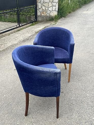 Dve tapacirane klub/fotelje u plavoj boji. - Tip: polukružne klub