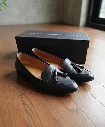 Crne kožne mokasine Labrador sa ukrasnim resama. Elegantne i udobne na lalafo.rs Crne kožne mokasine Labrador sa ukrasnim resama. Elegantne i udobne