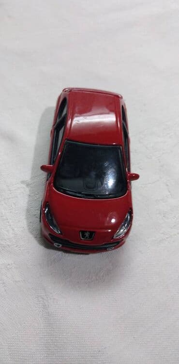 trotinet na dva tocka: Burago peugeot 207 ocuvan,fali z.zmigavac — 2
