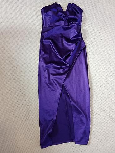 Accessories: Elegantna večernja haljina u ljubičastoj boji. - Materijal: satenast — 1