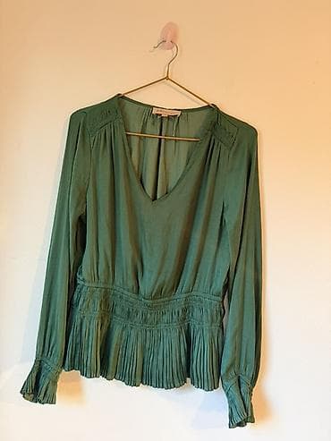 kosulje novi sad: Zelena ženska bluza sa dugim rukavima i V‑izrezom. Romantičan kroj sa — 2