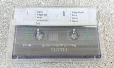 dva i po muškarca sa prevodom: Audio kaseta Piloti - Dan koji prolazi zauvek Piloti - Dan koji — 3