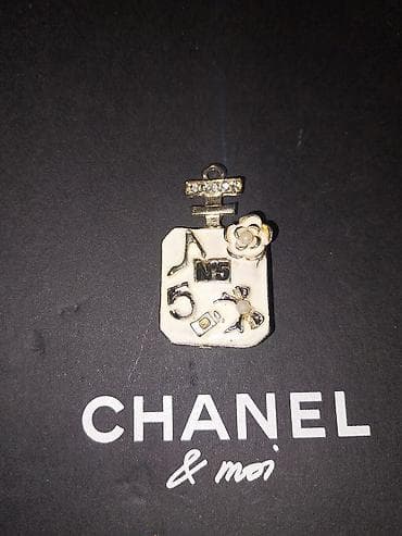 bugatti patike cena: Privjesak u obliku bočice parfema inspirisan motivom “No.5”. - — 2