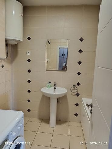 izdajem stan: Izdajem jednoiposoban namešten stan u blizini bolnice. Lift, parking — 9