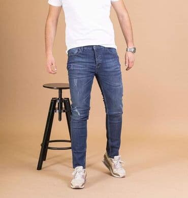 muške pidžame c a: JEANS FARMARICE TOP KVALITET Cena 3200 dinara Brojevi 40 Dzeparke — 19