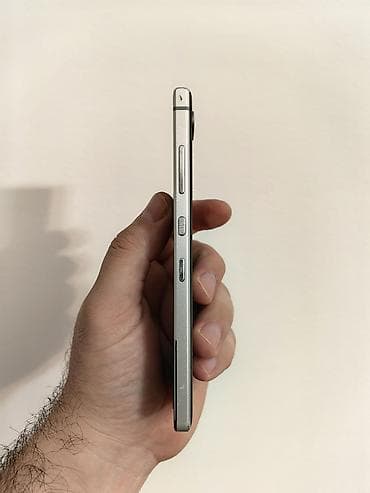 sporet na struju: Blackberry Key 2 otključan za sve mreže, sa 64 gb memorije. Uz telefon — 3