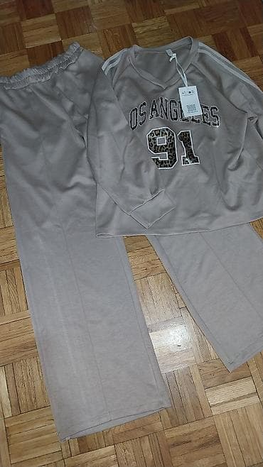 Dukserica i donji deo – komplet trenerka, Univerzalna za M,L,XL -