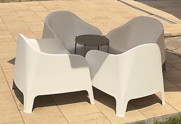 Desks and tables: Prodajem 4 Ikea fotelje, koriscene jednu sezonu. Bela boja. Bez — 1