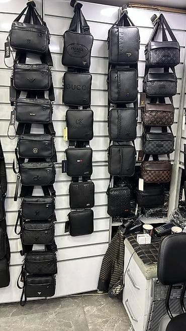 crna lakovana torbica: Muške torbice za nošenje preko grudi (slim “crossbody/waist bag”) – — 7