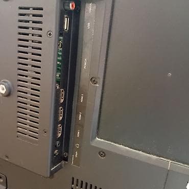 drobilica za led: FOX LED TV sa daljinskim upravljačem ima crtu na ekranu na levoj — 4