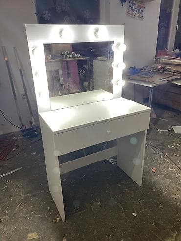 dupli lavabo sa ormaricem: Toaletni sto sa holivudskim ogledalom i LED sijalicama - Moderan — 3