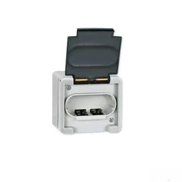 Oprema za grejanje: Šifra proizvoda: Art.273.1A Opis proizvoda * Priključnica tropolna — 1