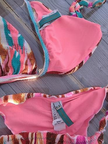 Lične stvari: Dvodelni kupaci vel. M u super stanju. Firmiran. Kvalitetan — 2