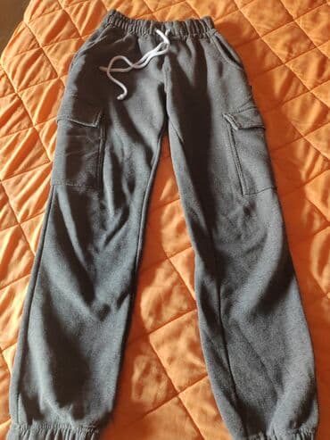 Pantalone: Sive trenerka – cargo donji deo, futrovane. - Model: muške/uni cargo — 1