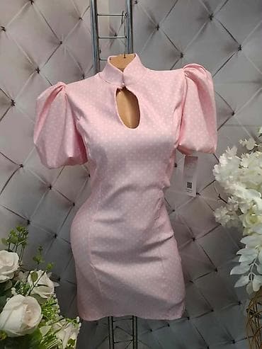 elegantne japanke: Roze mini haljina sa puf rukavima i tačkicama - Kroj: pripijena mini — 1