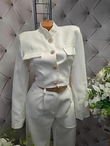 Elegantni ženski komplet – sako i pantalone u beloj boji. - Sako