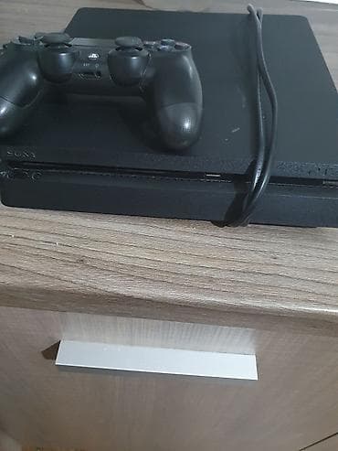 Ps4 u super stanju.Sa jednim dzojstikom.Cipovana na 500gb hard diska — 2