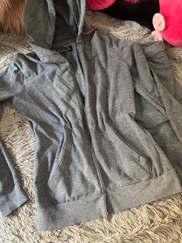 Women's Sweatsuits: Trenerka samo 800 din — 2