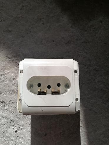 ormar za odecu: Trofazni zidni prekidač i utičnice – komplet za instalacije - — 4