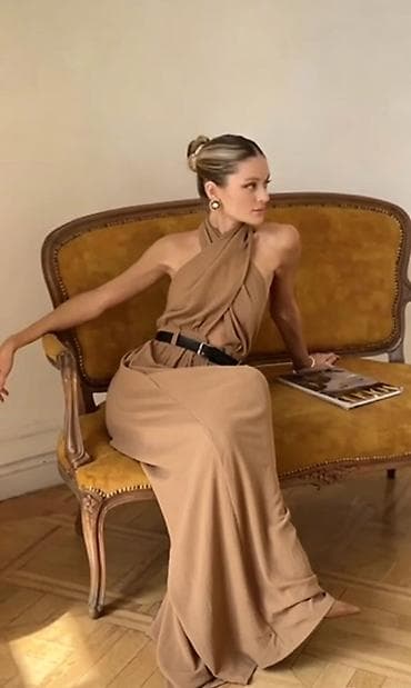 torbe b: Elegantna duga haljina sa ukrštenim gornjim delom i golim leđima 2500 — 3