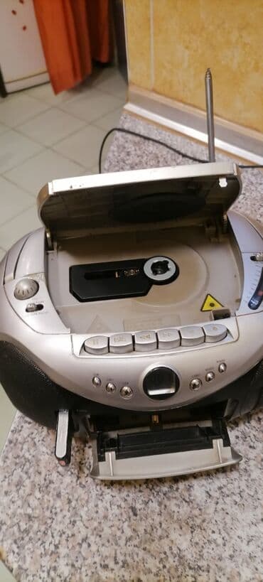 bas pojacala: Radio Weg sa ispravnim USB a CD neznam. Lepo radi
 Mirjevo — 9