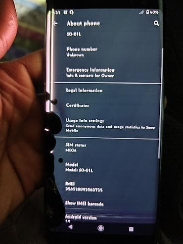 Sony Xperia (модель SO-01L) - Дисплей: OLED, изогнутые края. На