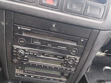 led lampe za traktore: FABRICKI RADIO ZA VOLKSWAGEN GOLF 4 | Delovi Golf 4 — 1