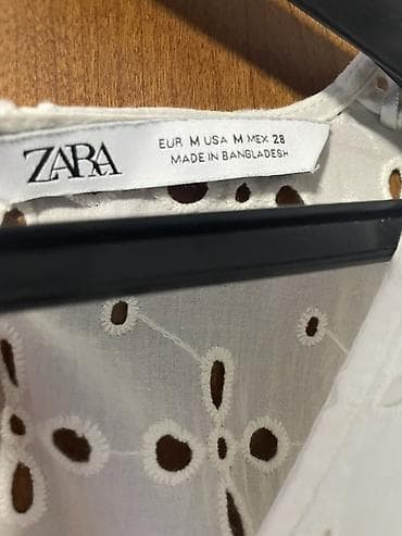 balari odeca: ZARA bela haljina od broderea (čipkani vez), veličina M. - Kroj — 2