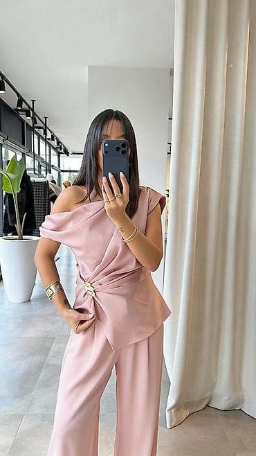 Skirts: Komplet
Cena 3400
Uni vel.
V28 — 4