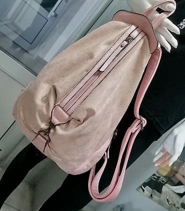 kožne cipele: Elegantan ženski ranac u roze boji, izrađen od materijala koji podseća — 1