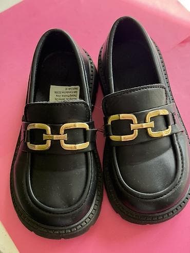 Crne mokasine sa zlatnom snalom Bez oštećenja Broj 27 duzina gazista