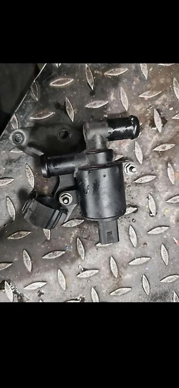 farovi punto 2: AUDI Q5 DELOVI 08-12 ELEKTRICNA PUMPA ZA VODU 4H0121671D | Audi q5 — 2