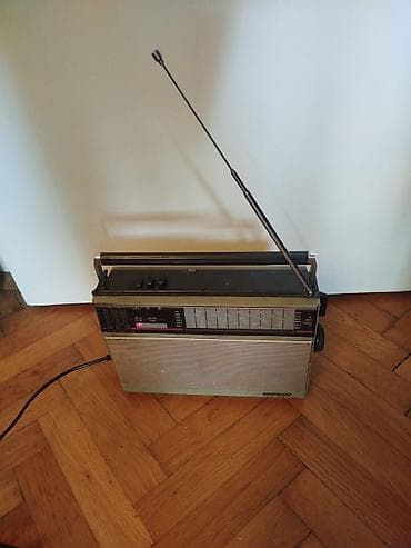 ritam srca radio: Stari retro tranzistor VEF 221 vintage radio — 10
